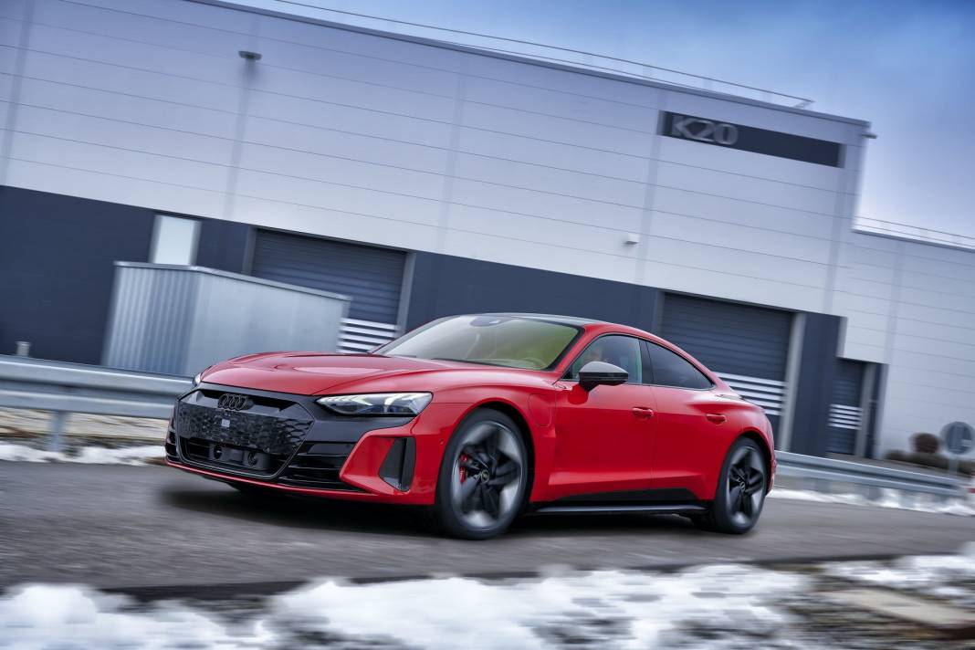 Yenilenen Audi e-tron GT piyasaları ağlatacak! 2